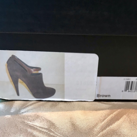 🤎Donna Karan Chocolate Brown Suede Booties🤎 - Picture 9 of 12